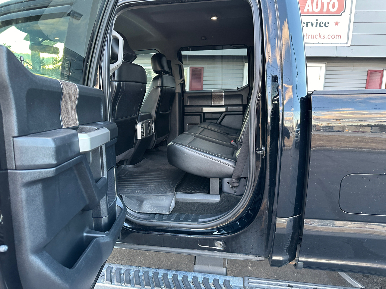 Ford F-250 SD Lariat Crew Cab Short Bed 4WD 2017