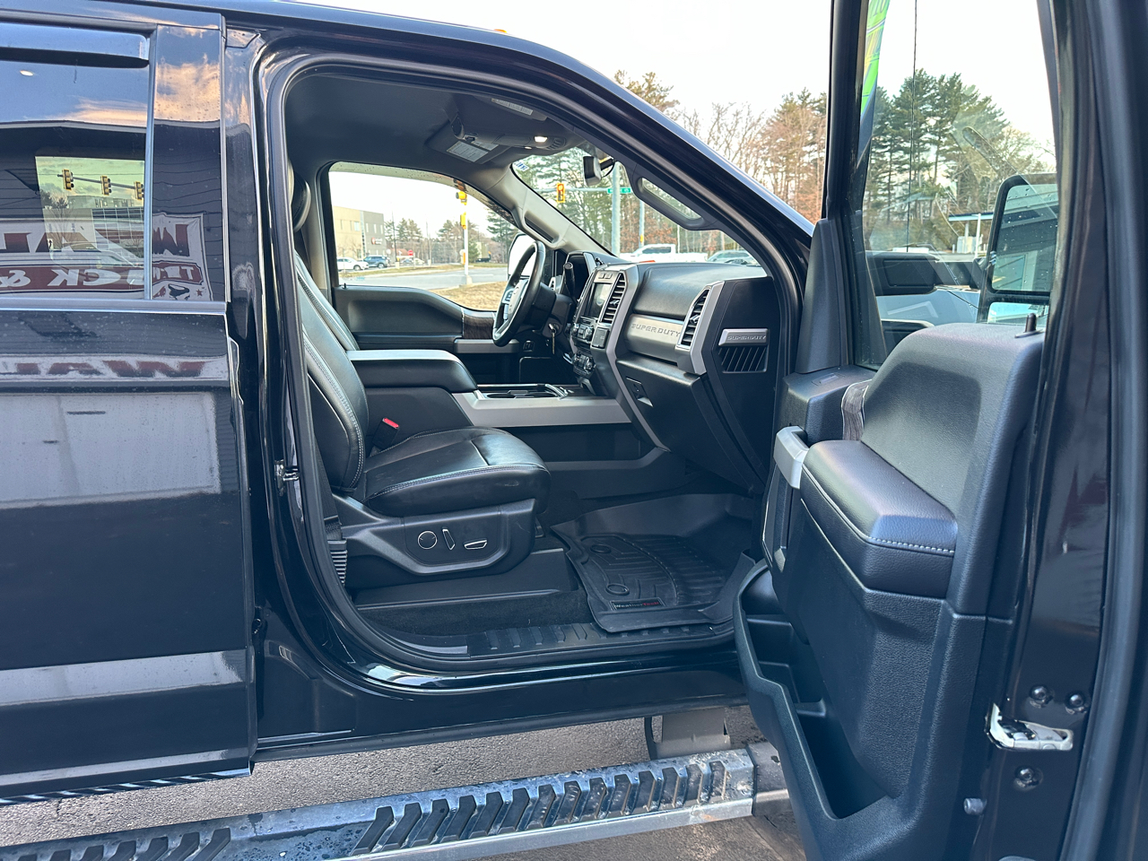 Ford F-250 SD Lariat Crew Cab Short Bed 4WD 2017