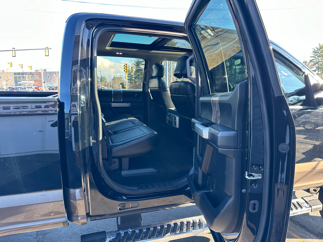 Ford F-350 SD Lariat Crew Cab Short Bed 4WD 2017