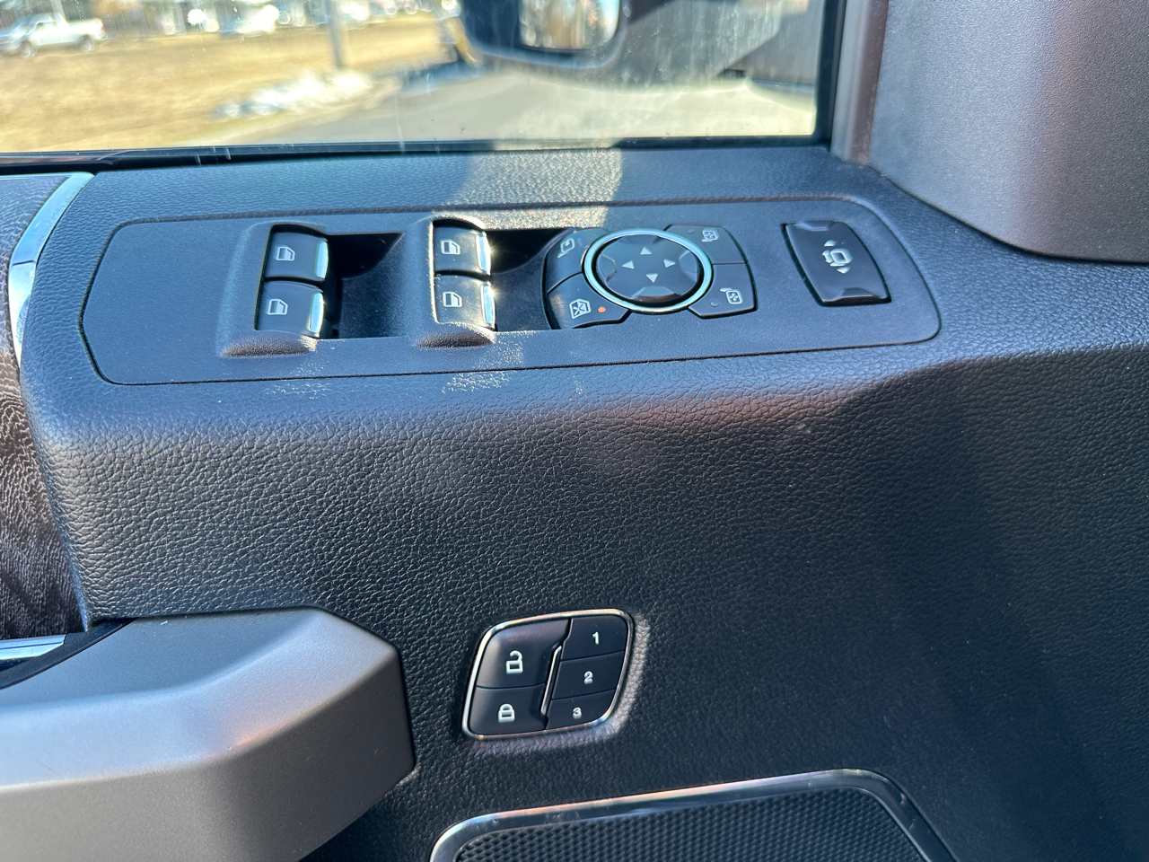 Ford F-350 SD Lariat Crew Cab Short Bed 4WD 2017