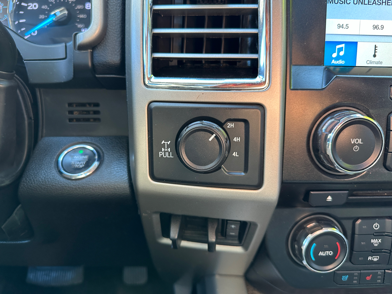 Ford F-350 SD Lariat Crew Cab Short Bed 4WD 2017