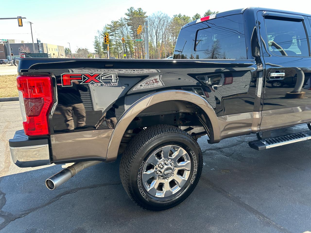 Ford F-350 SD Lariat Crew Cab Short Bed 4WD 2017