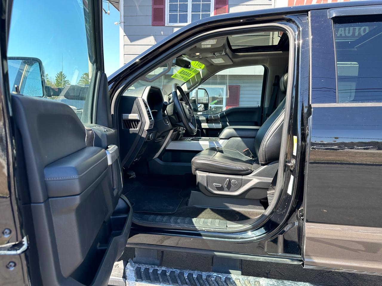 Ford F-350 SD Lariat Crew Cab Short Bed 4WD 2017