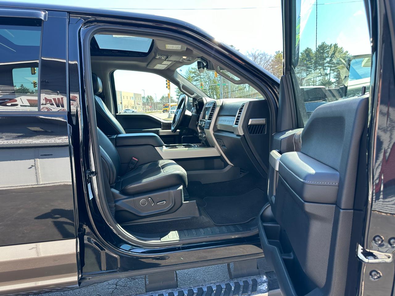 Ford F-350 SD Lariat Crew Cab Short Bed 4WD 2017