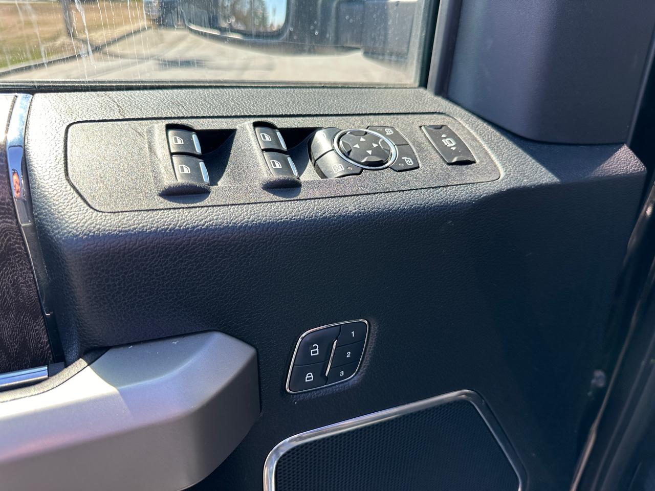 Ford F-350 SD Lariat Crew Cab Short Bed 4WD 2017