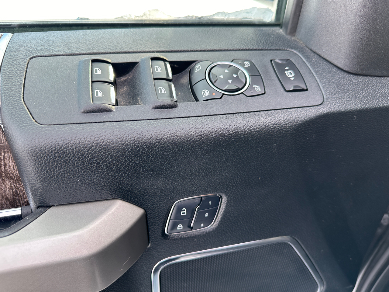 Ford F-250 SD Lariat Crew Cab Short Bed 4WD 2017