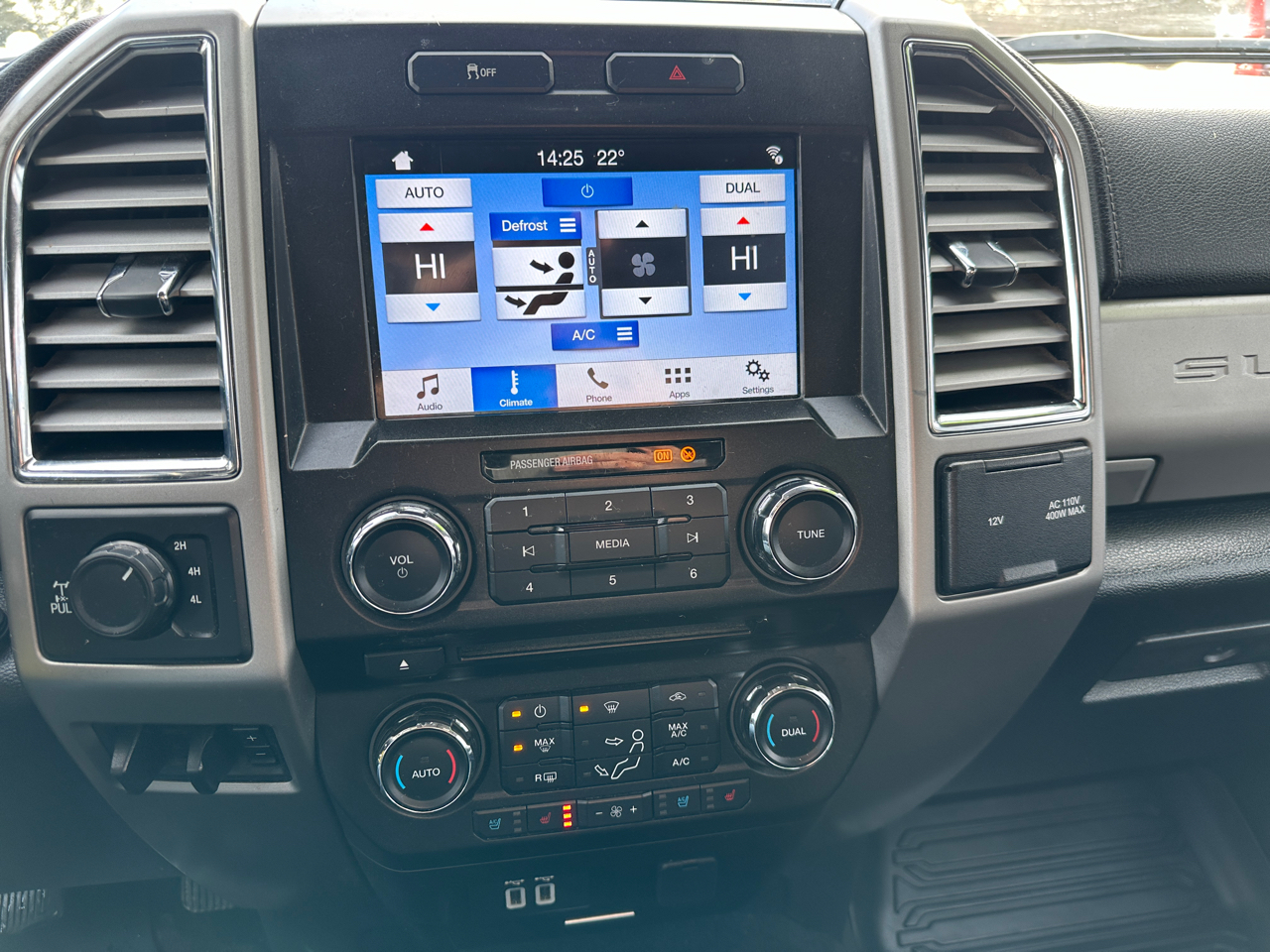 Ford F-250 SD Lariat Crew Cab Short Bed 4WD 2017