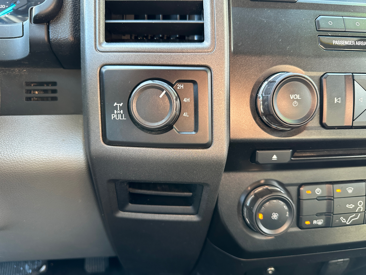 Ford F-250 SD XL SuperCab Long Bed 4WD 2018