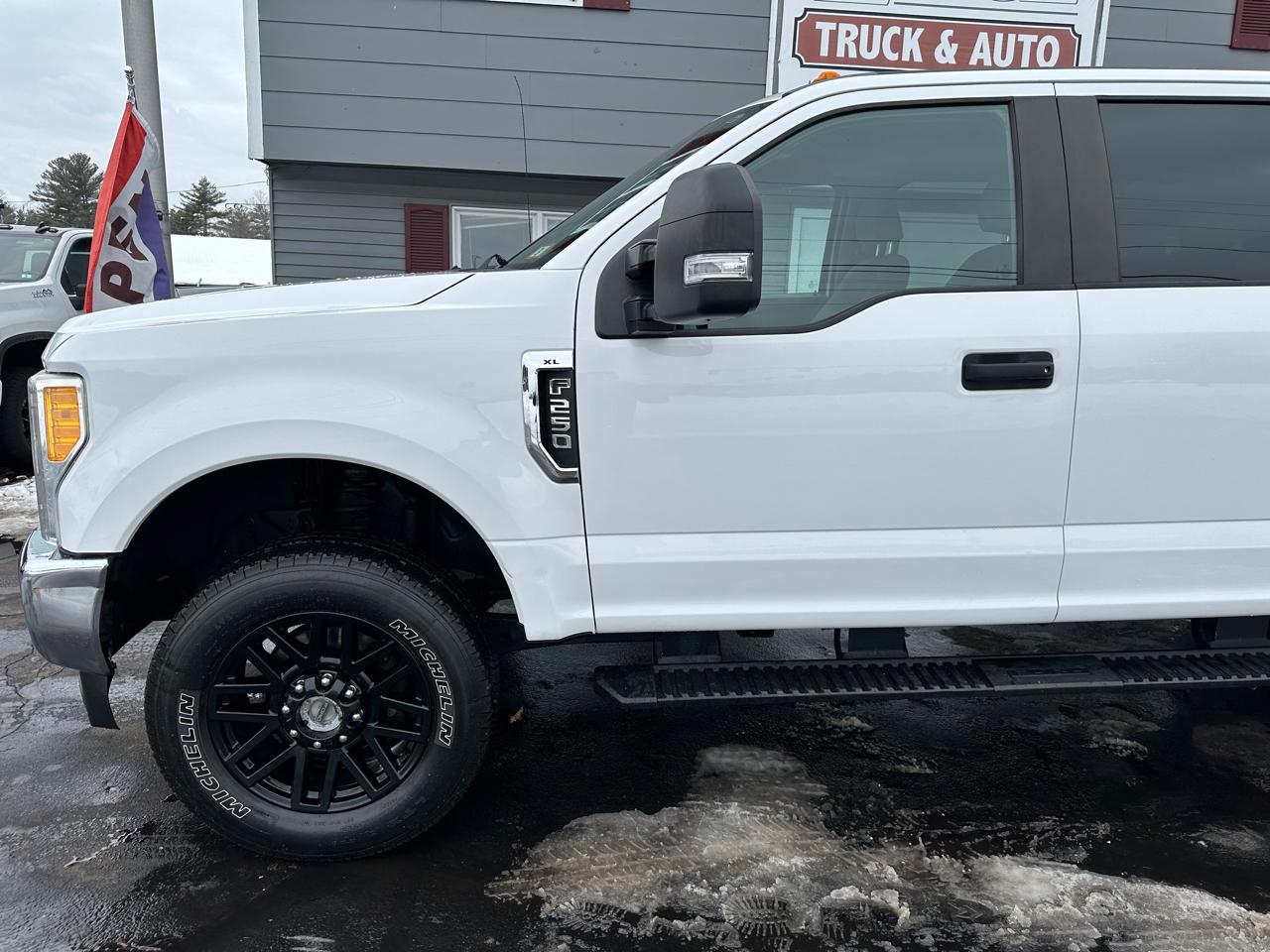 Ford F-250 SD XL Crew Cab Short Bed 4WD 2017