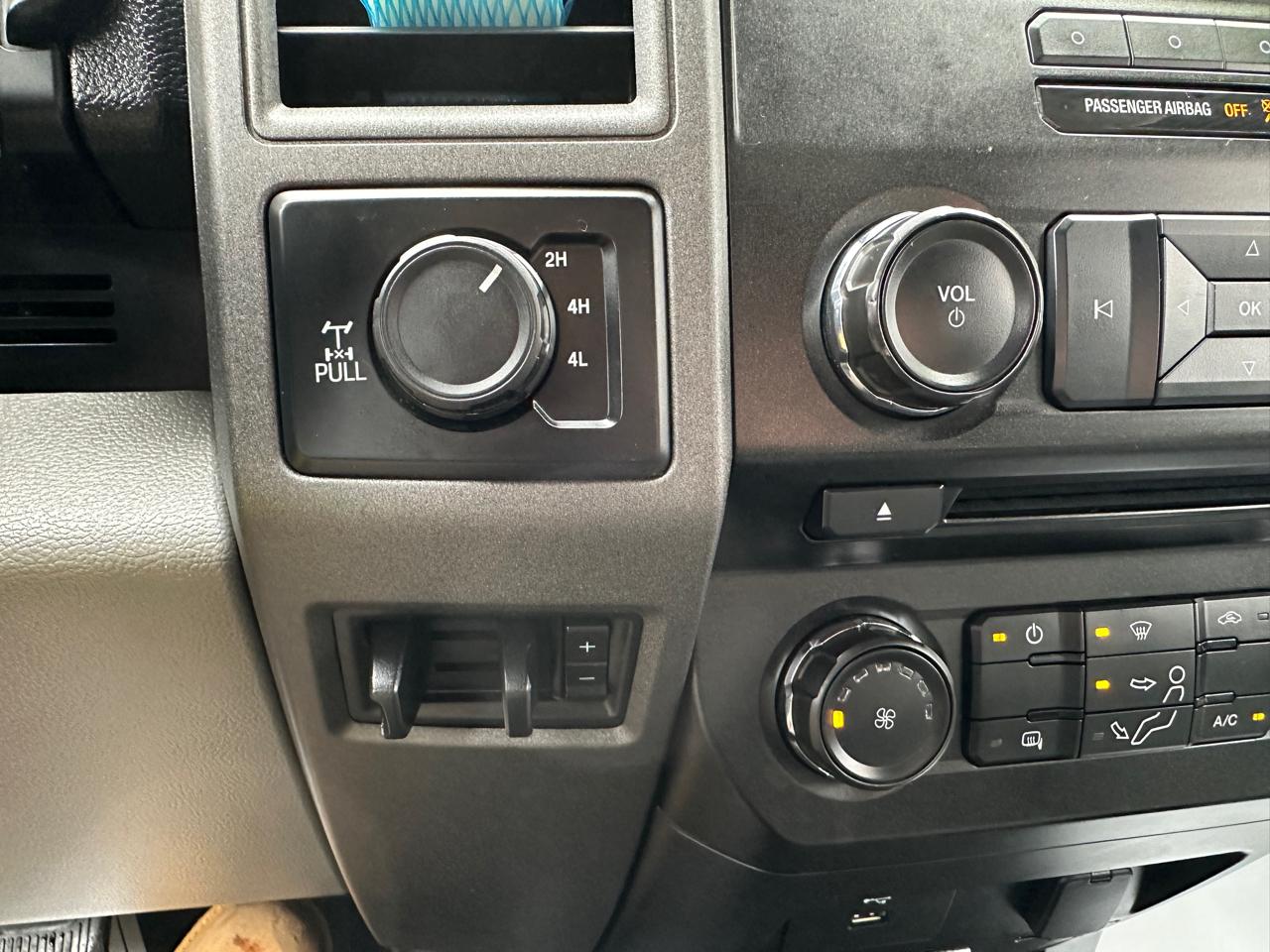 Ford F-250 SD XL Crew Cab Short Bed 4WD 2017