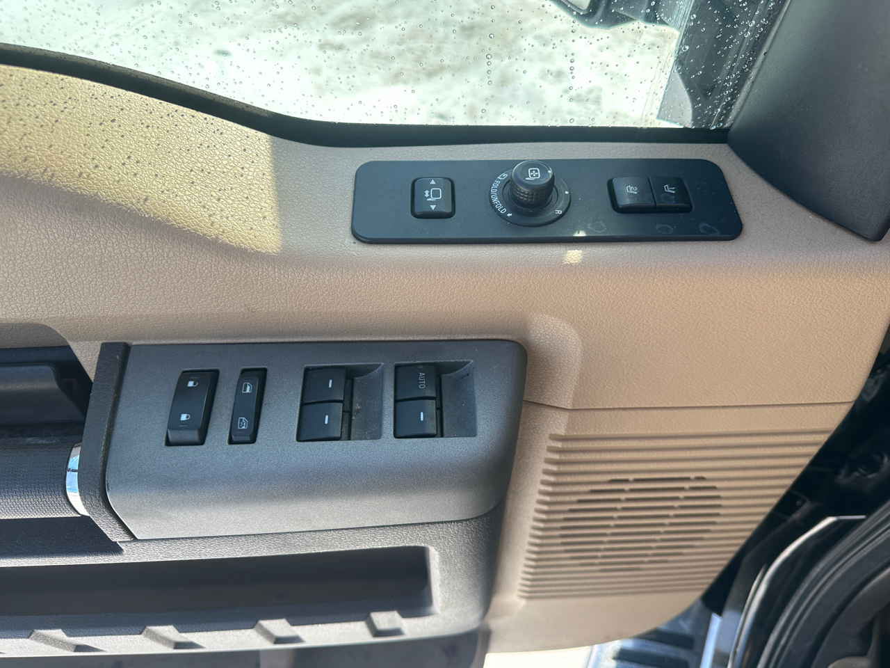 Ford F-350 SD Lariat Crew Cab 4WD 2011