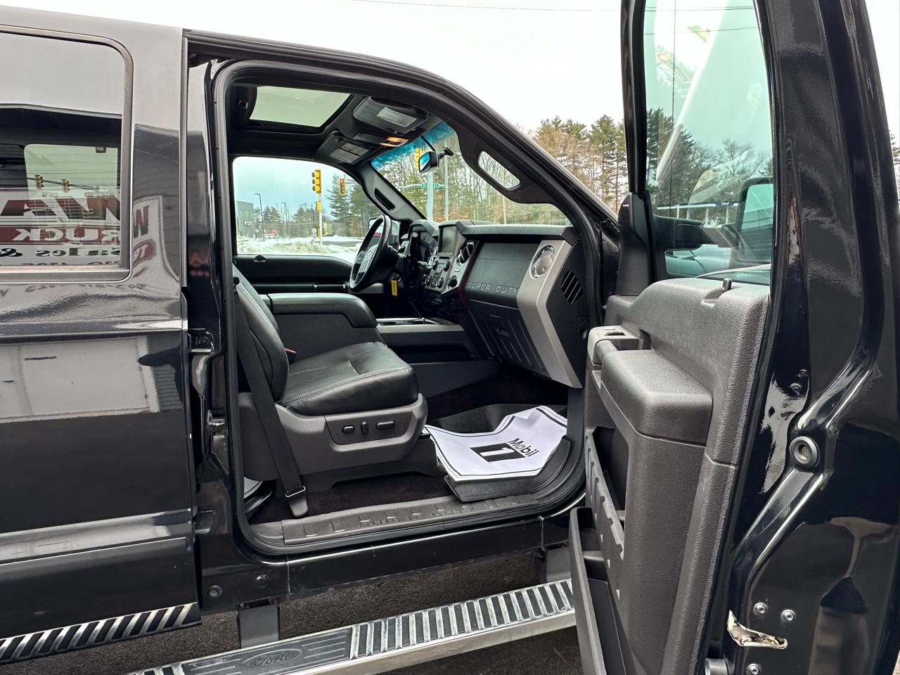 Ford F-250 SD Lariat Crew Cab Short Bed 4WD 2015