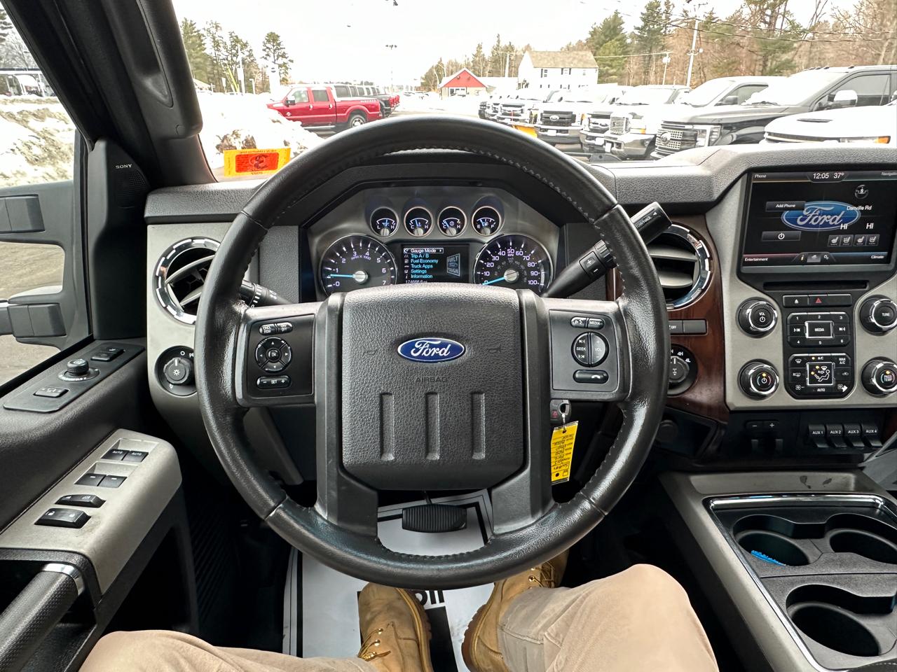 Ford F-250 SD Lariat Crew Cab Short Bed 4WD 2015