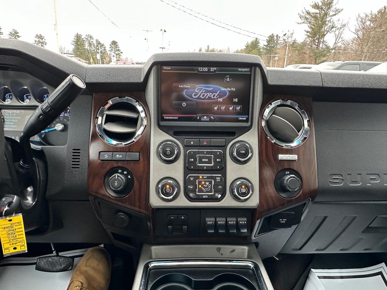 Ford F-250 SD Lariat Crew Cab Short Bed 4WD 2015