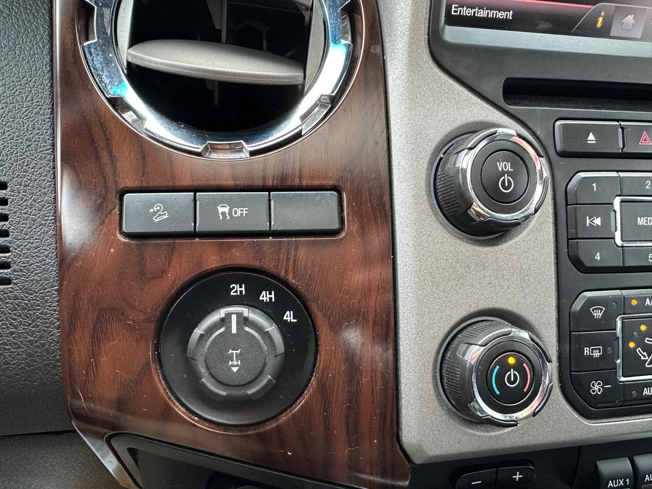 Ford F-250 SD Lariat Crew Cab Short Bed 4WD 2015