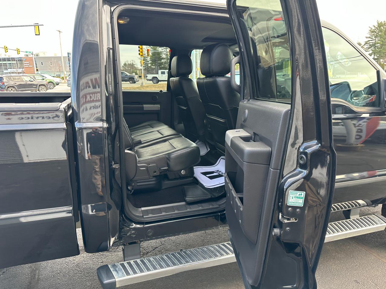 Ford F-250 SD Lariat Crew Cab Short Bed 4WD 2015