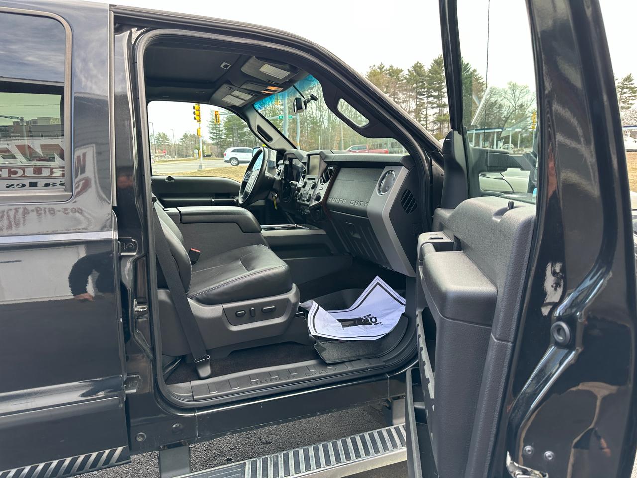 Ford F-250 SD Lariat Crew Cab Short Bed 4WD 2015