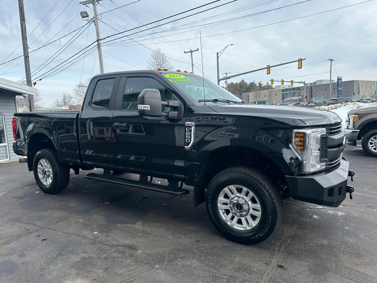 Ford F-250 SD XL SuperCab Short Bed 4WD 2019