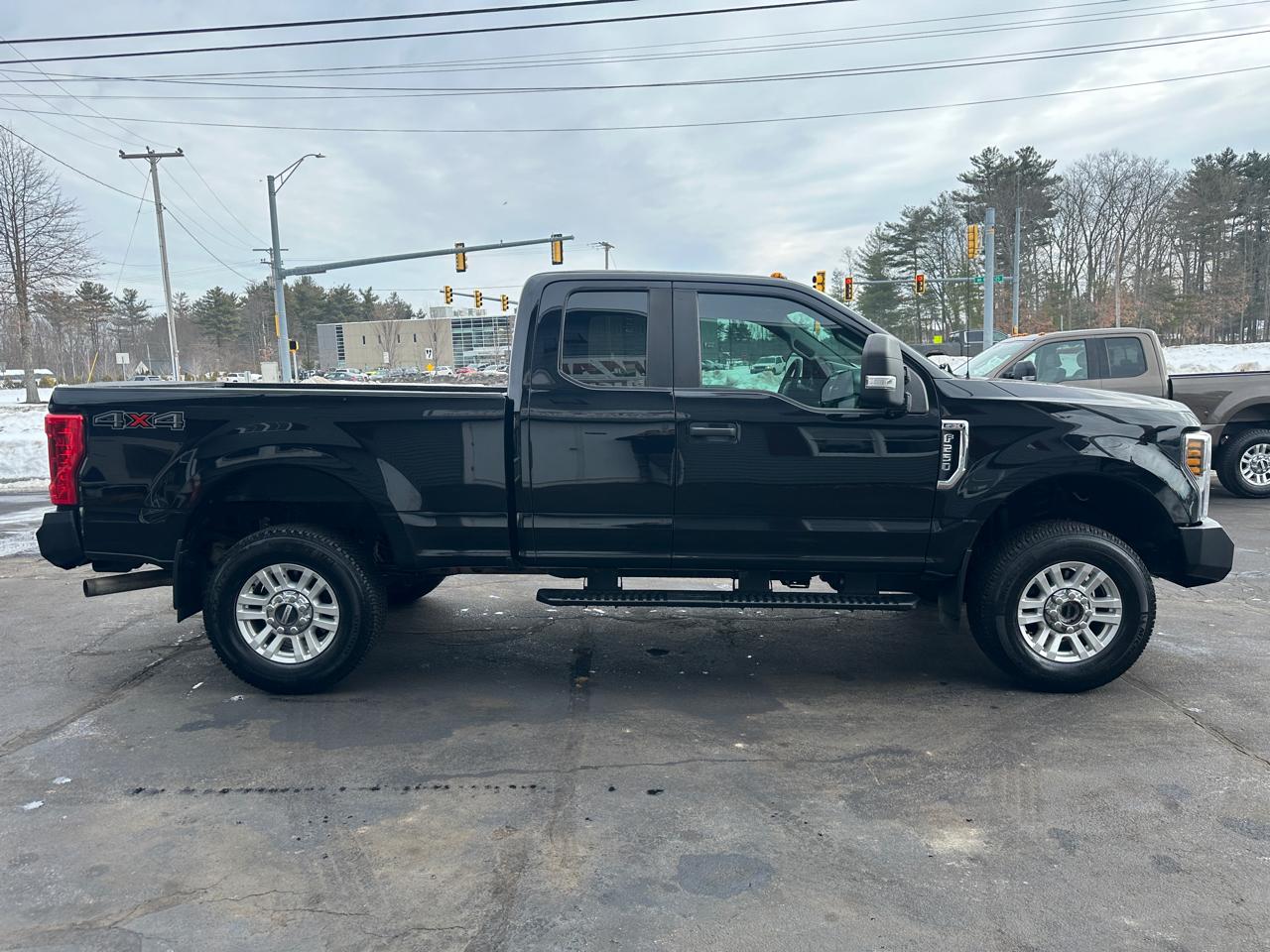 Ford F-250 SD XL SuperCab Short Bed 4WD 2019