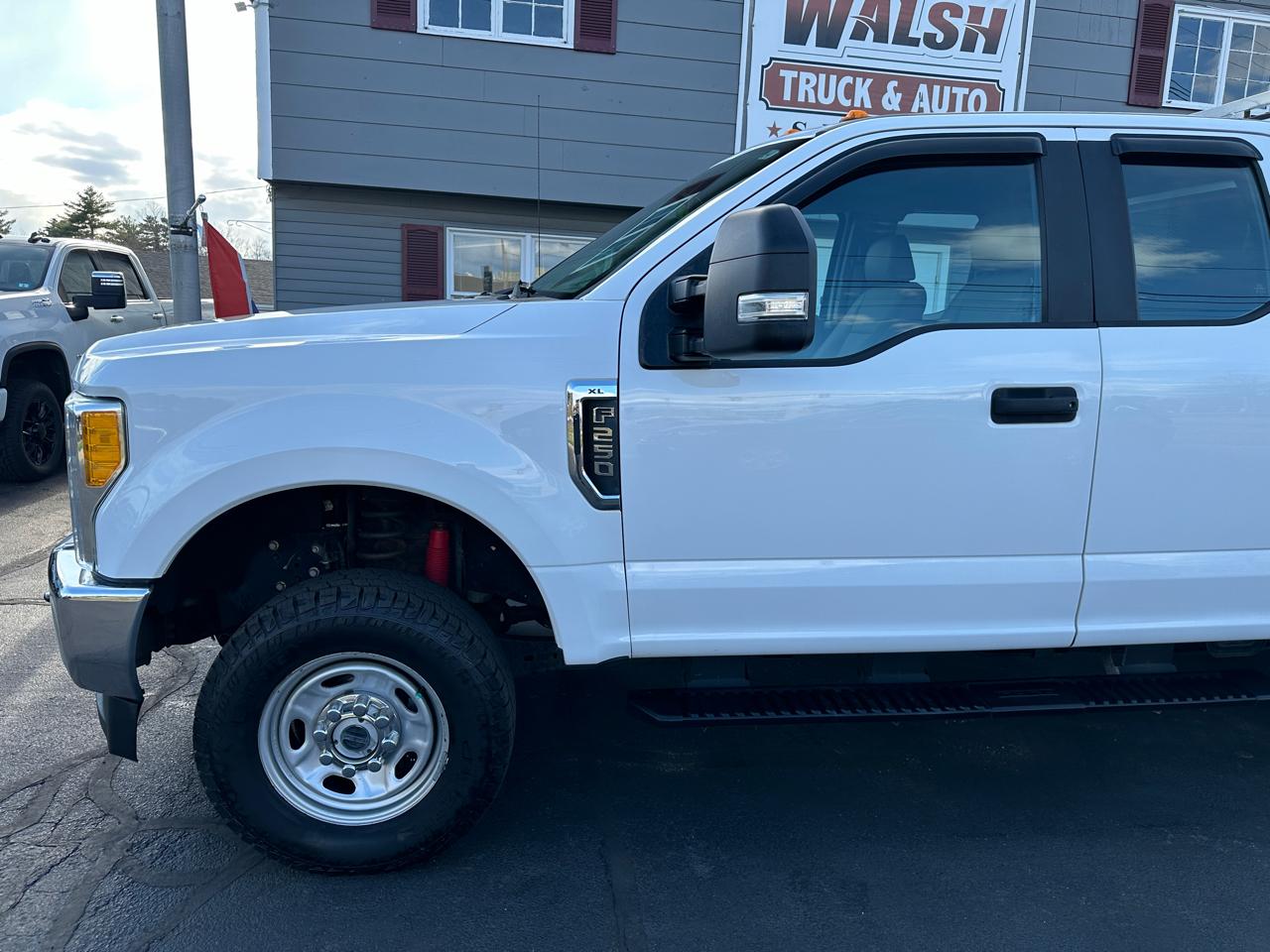 Ford F-250 SD XL SuperCab Short Bed 4WD 2017