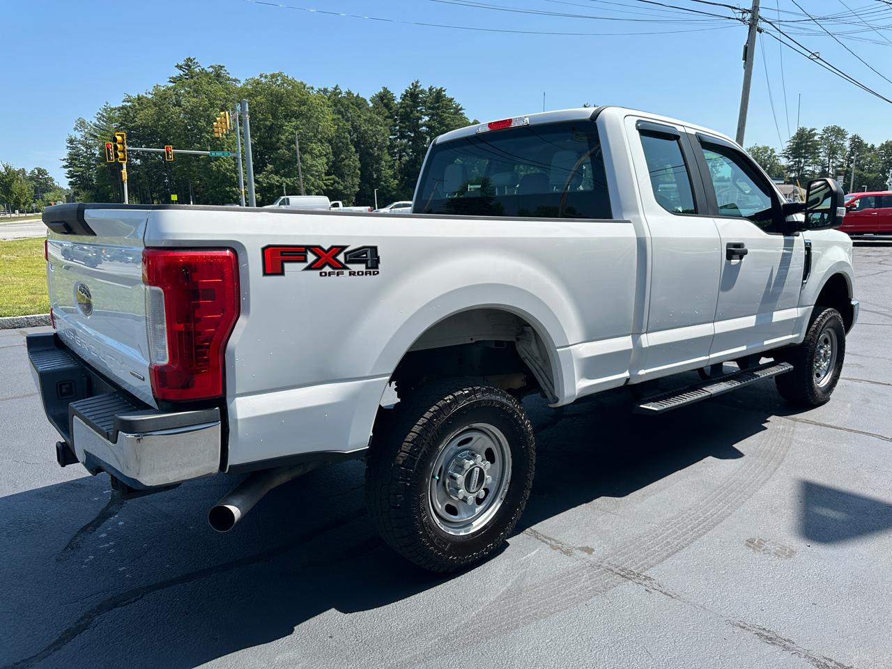 Ford F-250 SD XL SuperCab Short Bed 4WD 2017