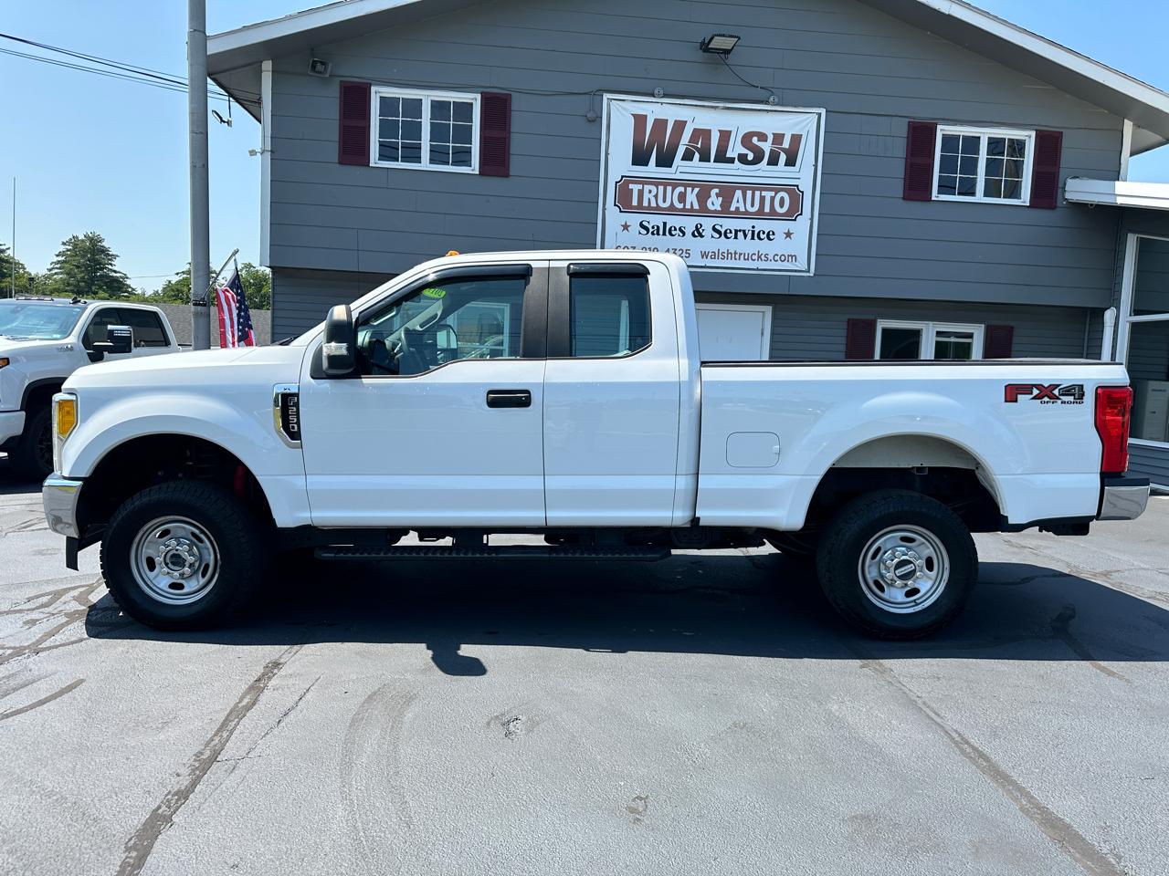 Ford F-250 SD XL SuperCab Short Bed 4WD 2017
