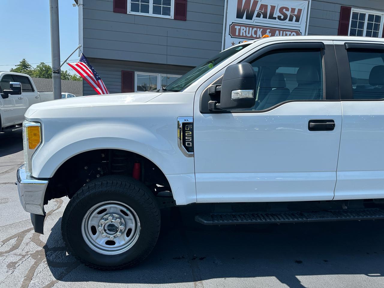 Ford F-250 SD XL SuperCab Short Bed 4WD 2017