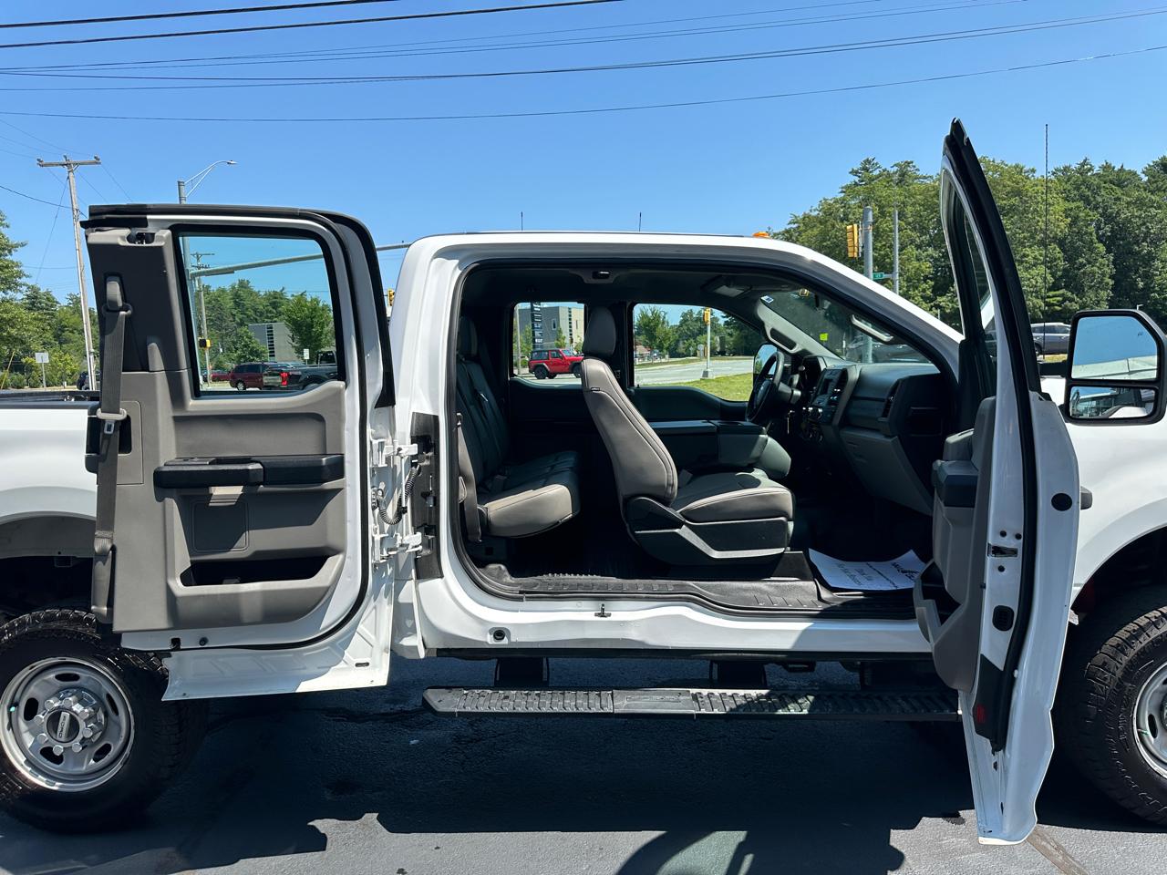 Ford F-250 SD XL SuperCab Short Bed 4WD 2017