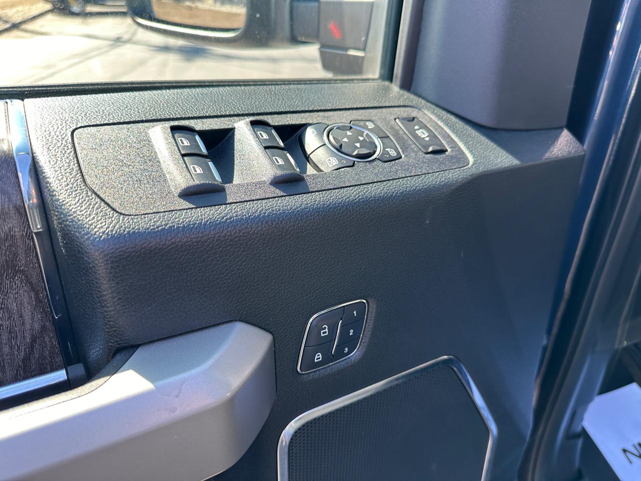 Ford F-350 SD Lariat Crew Cab 4WD 2017