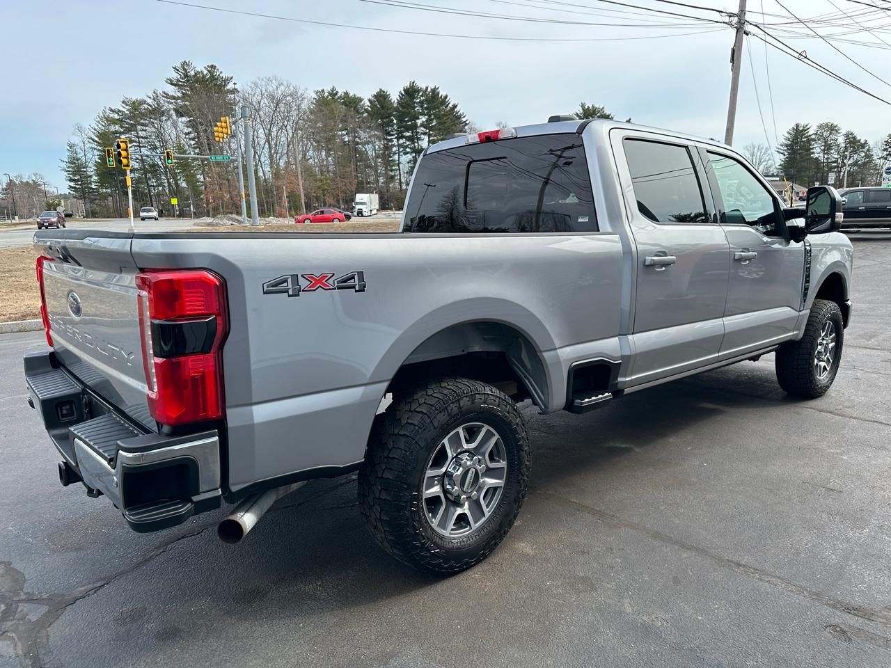 Ford F-250 SD Lariat Crew Cab 4WD 2023