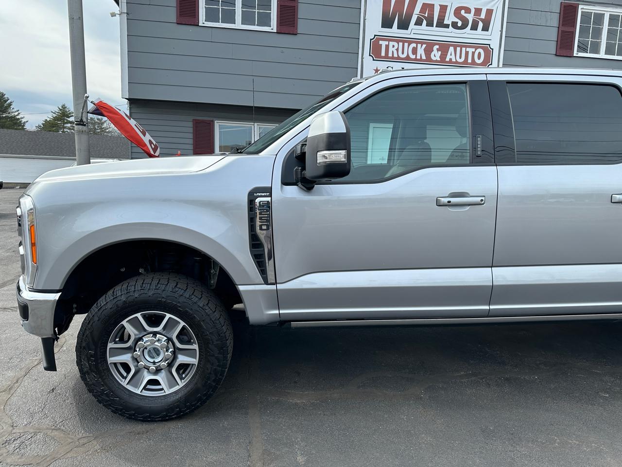 Ford F-250 SD Lariat Crew Cab 4WD 2023