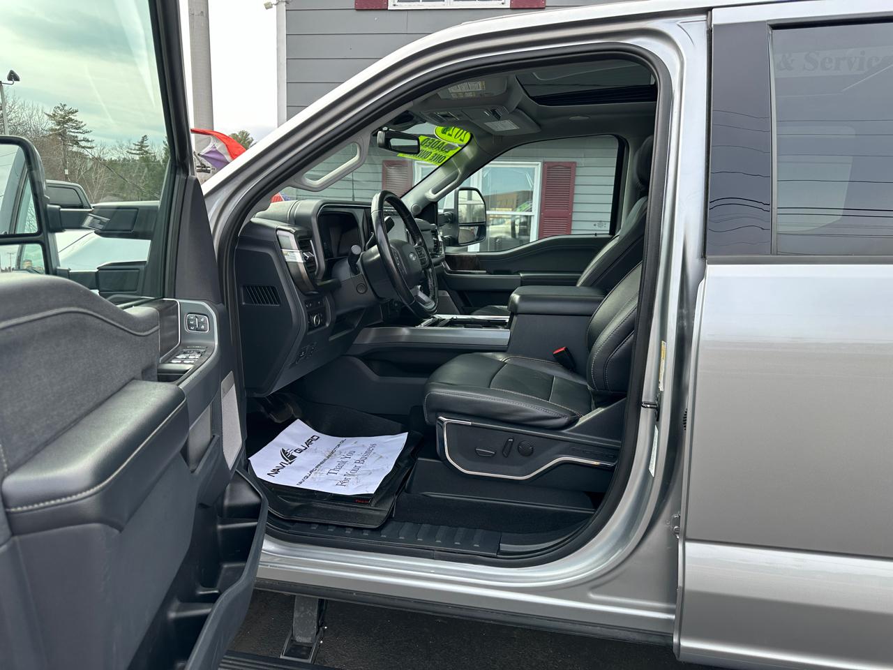 Ford F-250 SD Lariat Crew Cab 4WD 2023