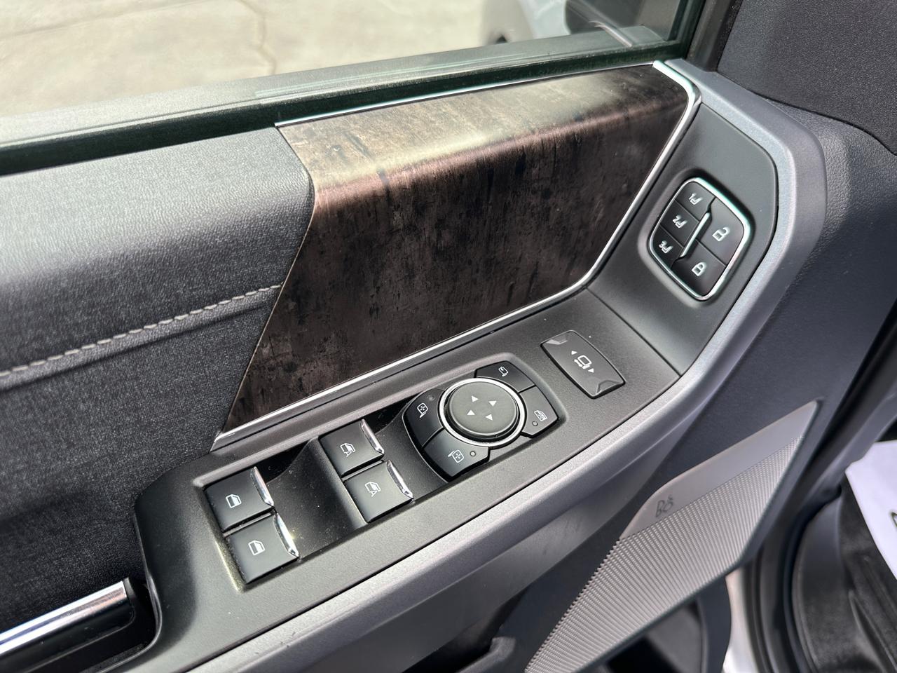 Ford F-250 SD Lariat Crew Cab 4WD 2023