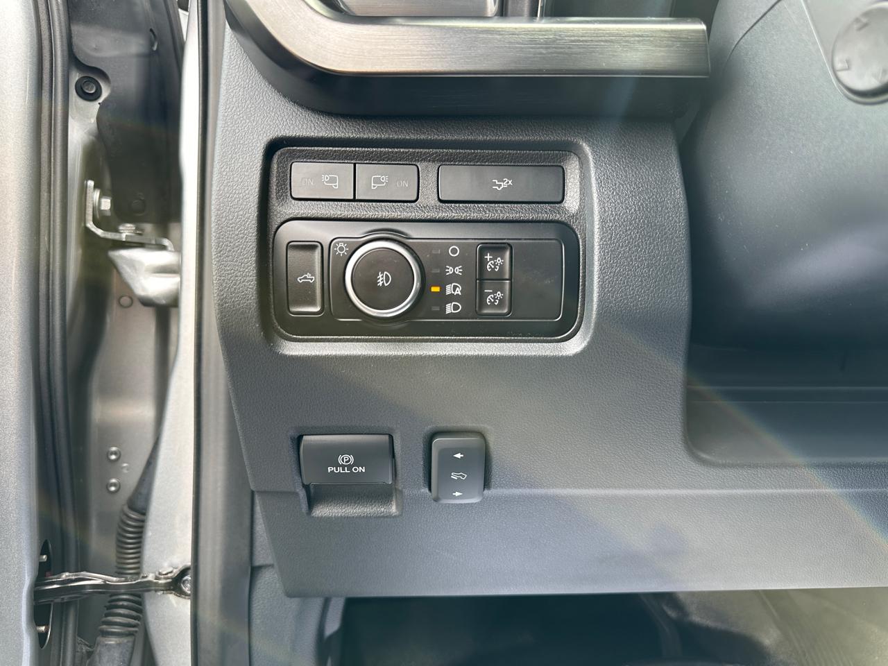 Ford F-250 SD Lariat Crew Cab 4WD 2023