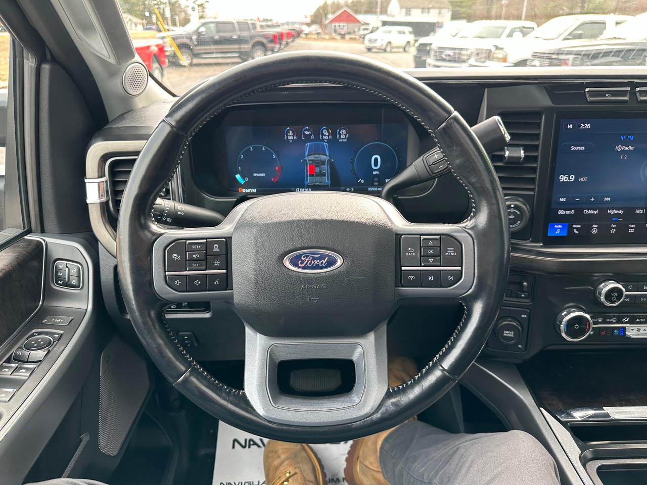 Ford F-250 SD Lariat Crew Cab 4WD 2023