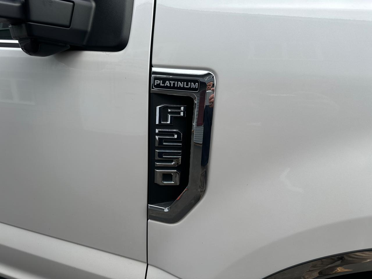 Ford F-250 SD Platinum Crew Cab 4WD 2017