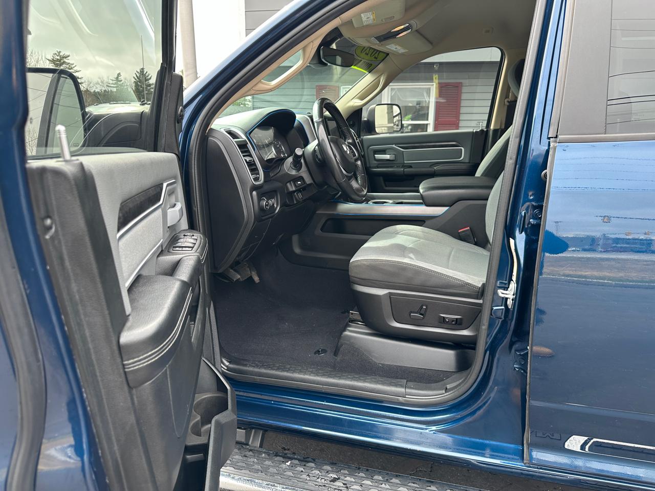 RAM 2500 Big Horn Crew Cab 4WD 2020