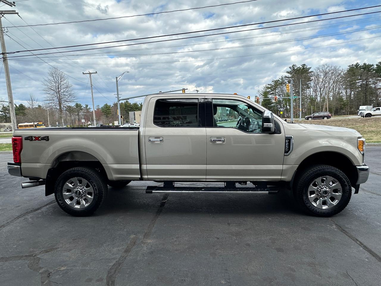 Ford F-250 SD Lariat Crew Cab Short Bed 4WD 2017