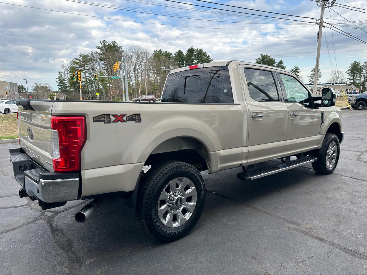 Ford F-250 SD Lariat Crew Cab Short Bed 4WD 2017