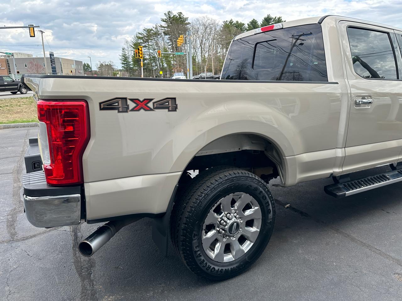 Ford F-250 SD Lariat Crew Cab Short Bed 4WD 2017