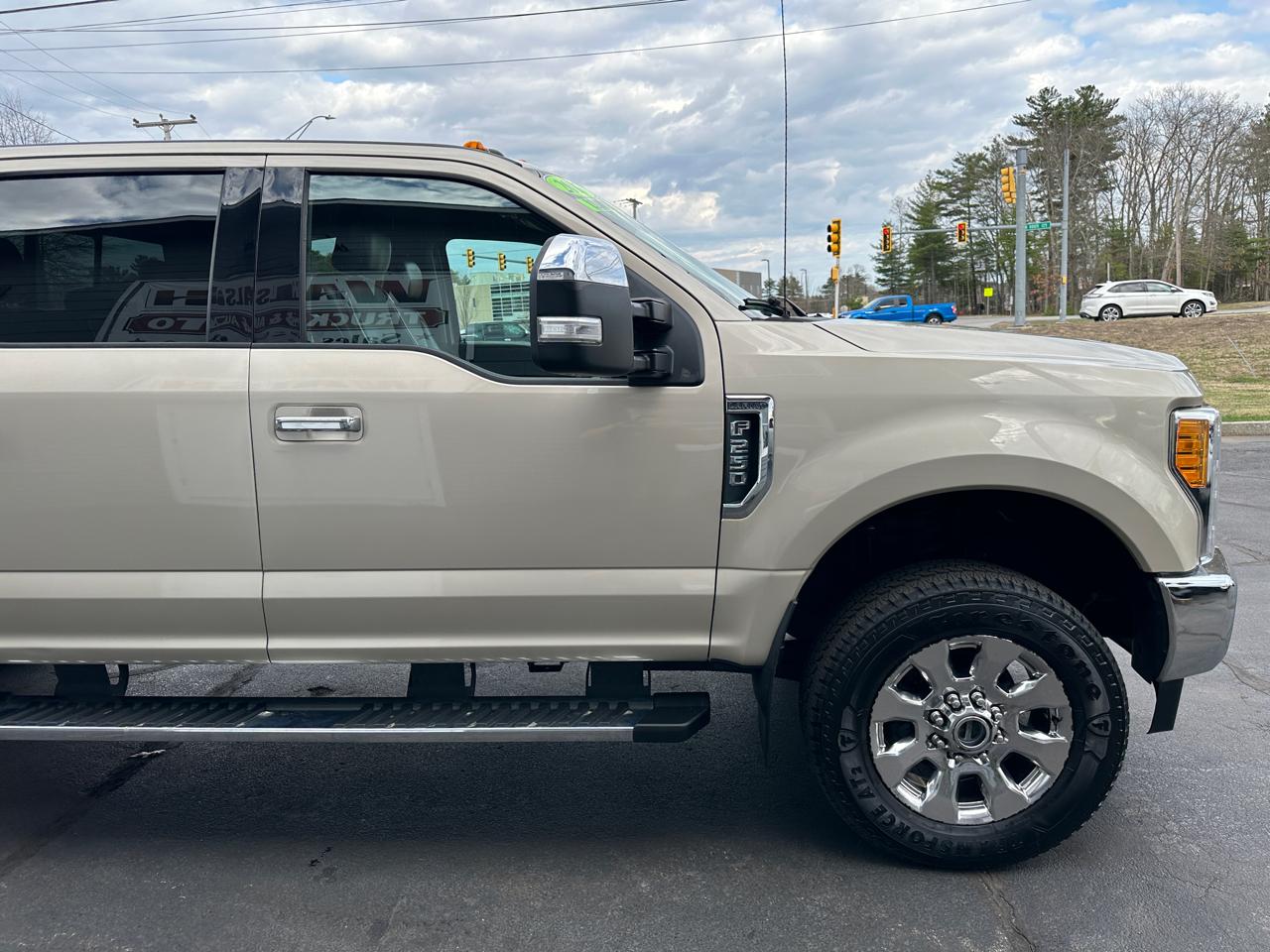 Ford F-250 SD Lariat Crew Cab Short Bed 4WD 2017