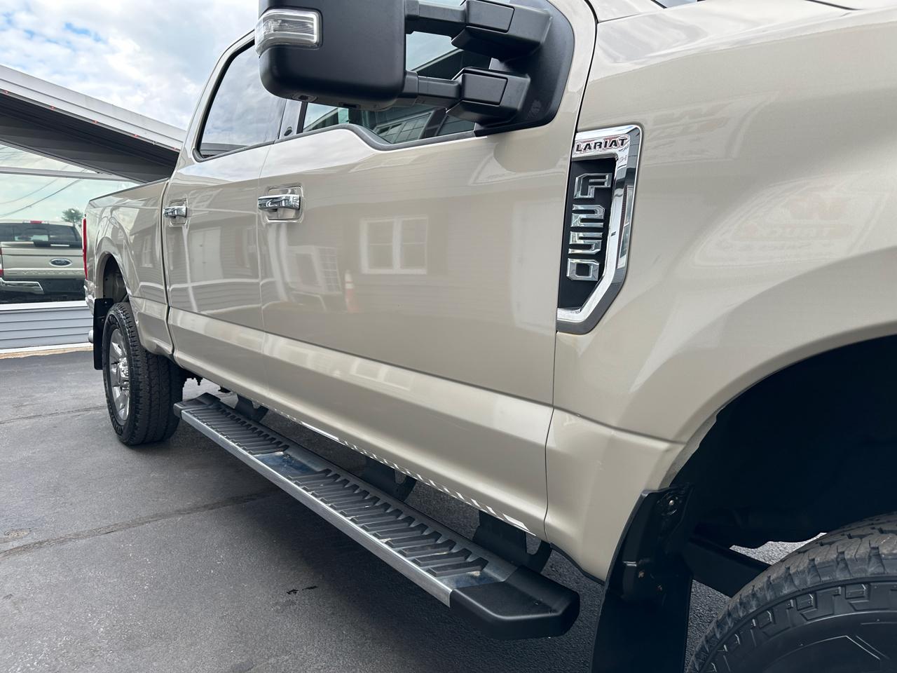 Ford F-250 SD Lariat Crew Cab Short Bed 4WD 2017