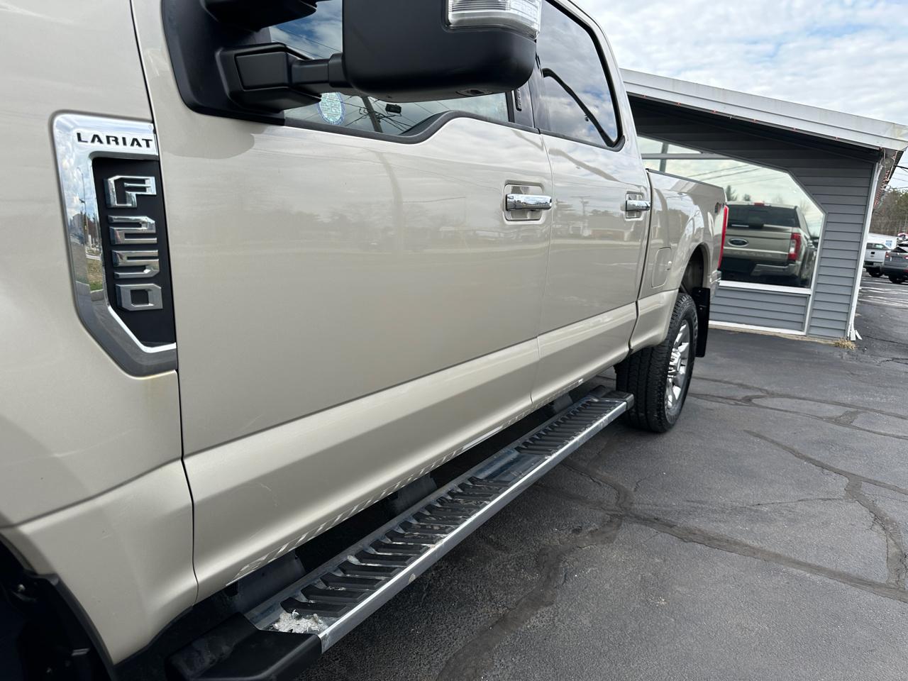 Ford F-250 SD Lariat Crew Cab Short Bed 4WD 2017