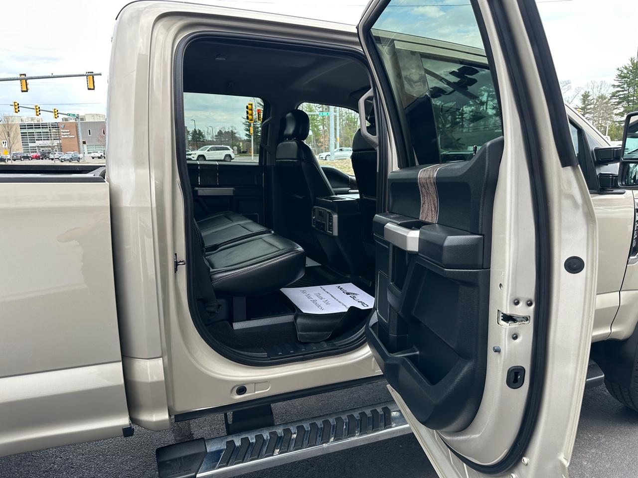 Ford F-250 SD Lariat Crew Cab Short Bed 4WD 2017