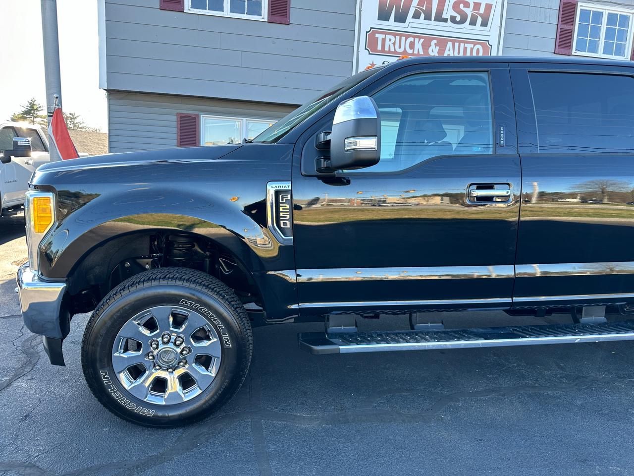 Ford F-250 SD Lariat Crew Cab Short Bed 4WD 2017