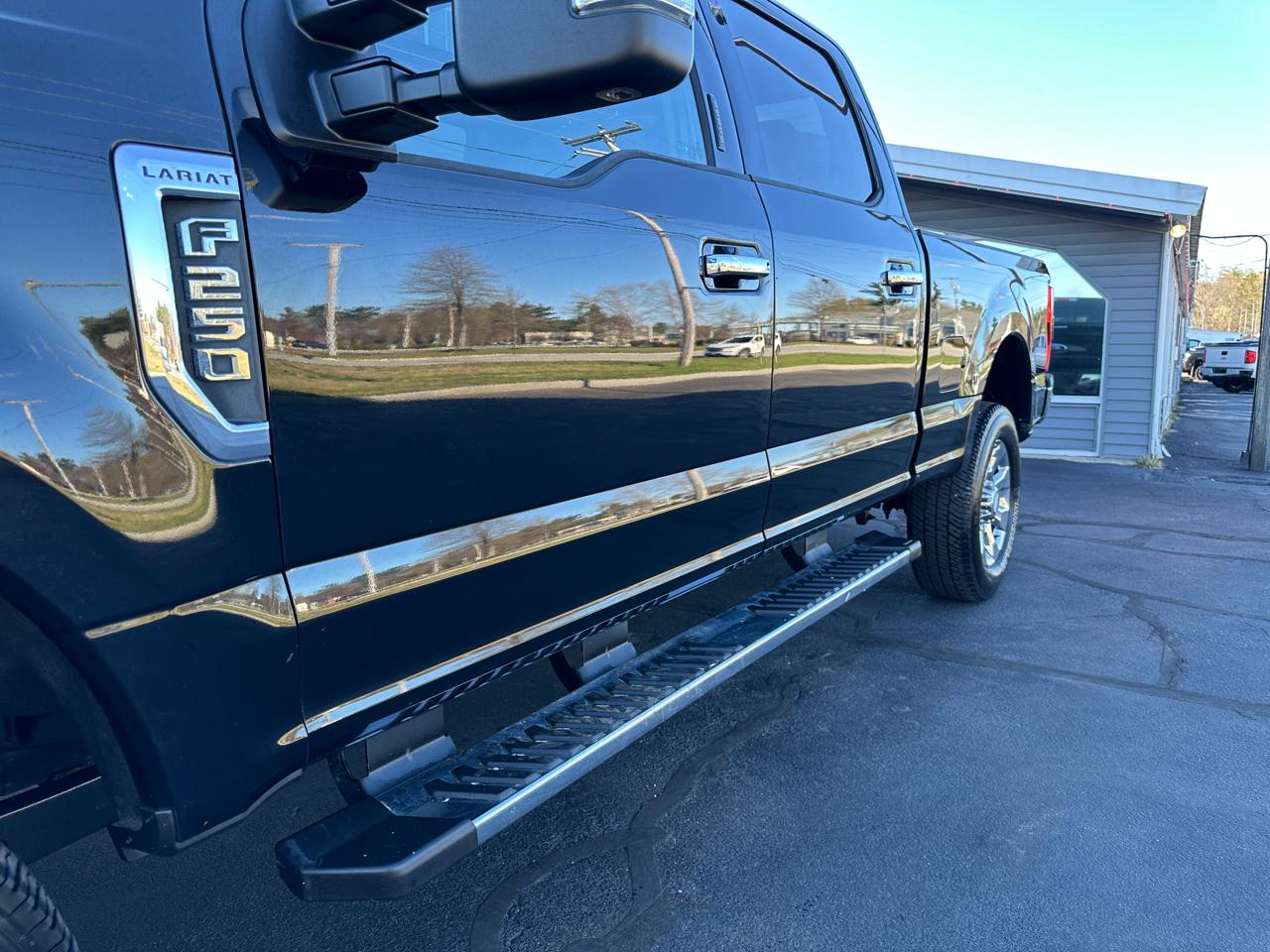 Ford F-250 SD Lariat Crew Cab Short Bed 4WD 2017