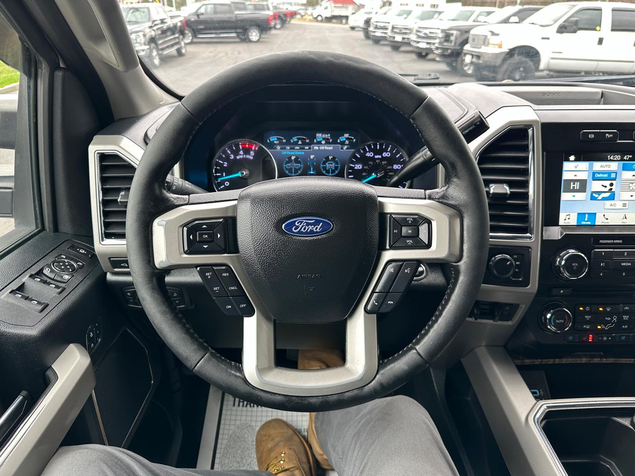 Ford F-350 SD Lariat Crew Cab Short Bed 4WD 2018