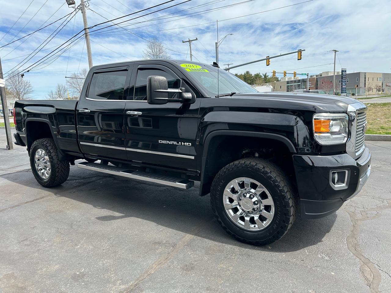 GMC Sierra 2500HD Denali Crew Cab 4WD 2017