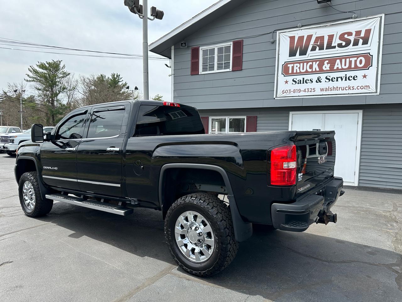 GMC Sierra 2500HD Denali Crew Cab 4WD 2017
