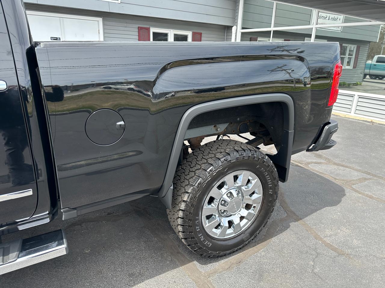 GMC Sierra 2500HD Denali Crew Cab 4WD 2017